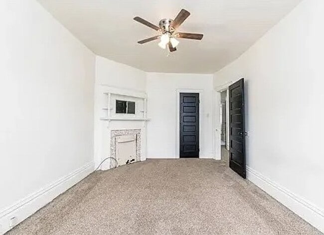 Building Photo - Pet Friendly Large 3 bedroom