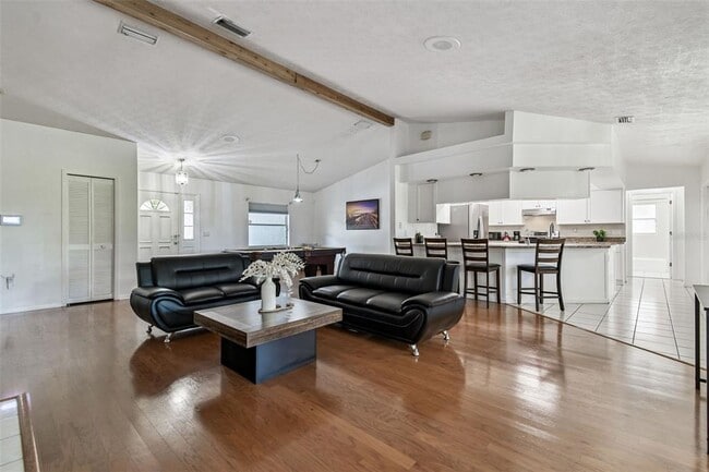 Building Photo - 15410 Manning Dr
