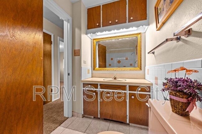 Building Photo - 61 University Cir