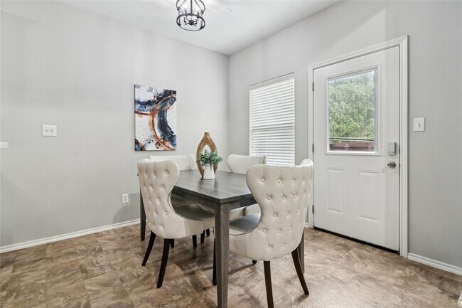 Building Photo - 8601 Forest Highlands Dr