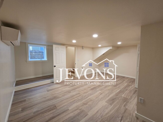 Building Photo - Move-in special: Get $500 off your first month’s rent!