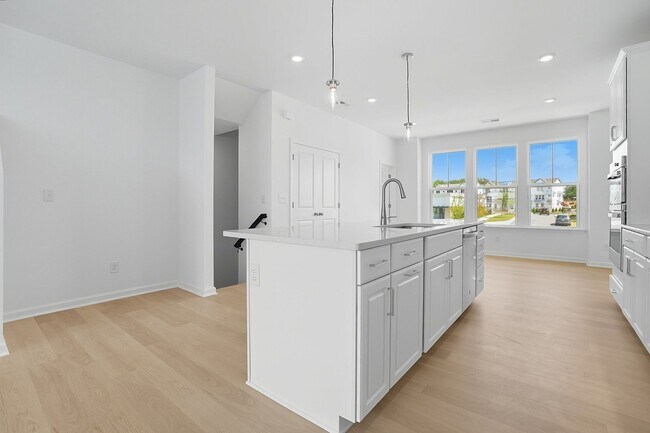 Building Photo - Brand-new three-story townhome in the Univ...