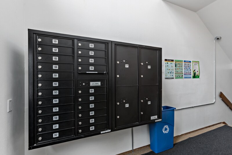 Building Photo - 12520 Roosevelt Way NE