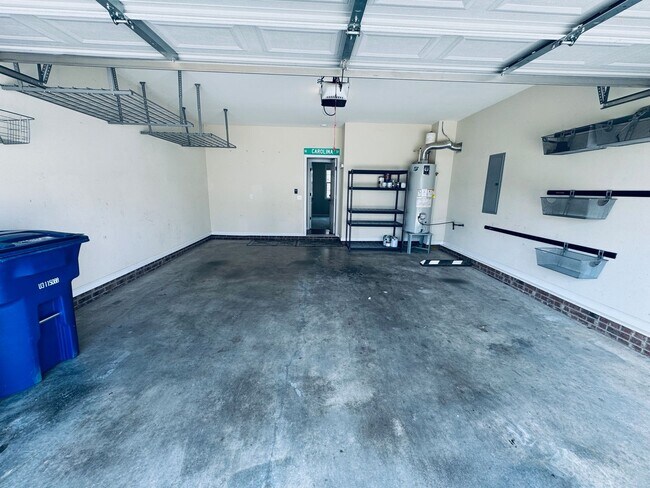 Building Photo - South AVL - Well Kept, Large Home with Garage