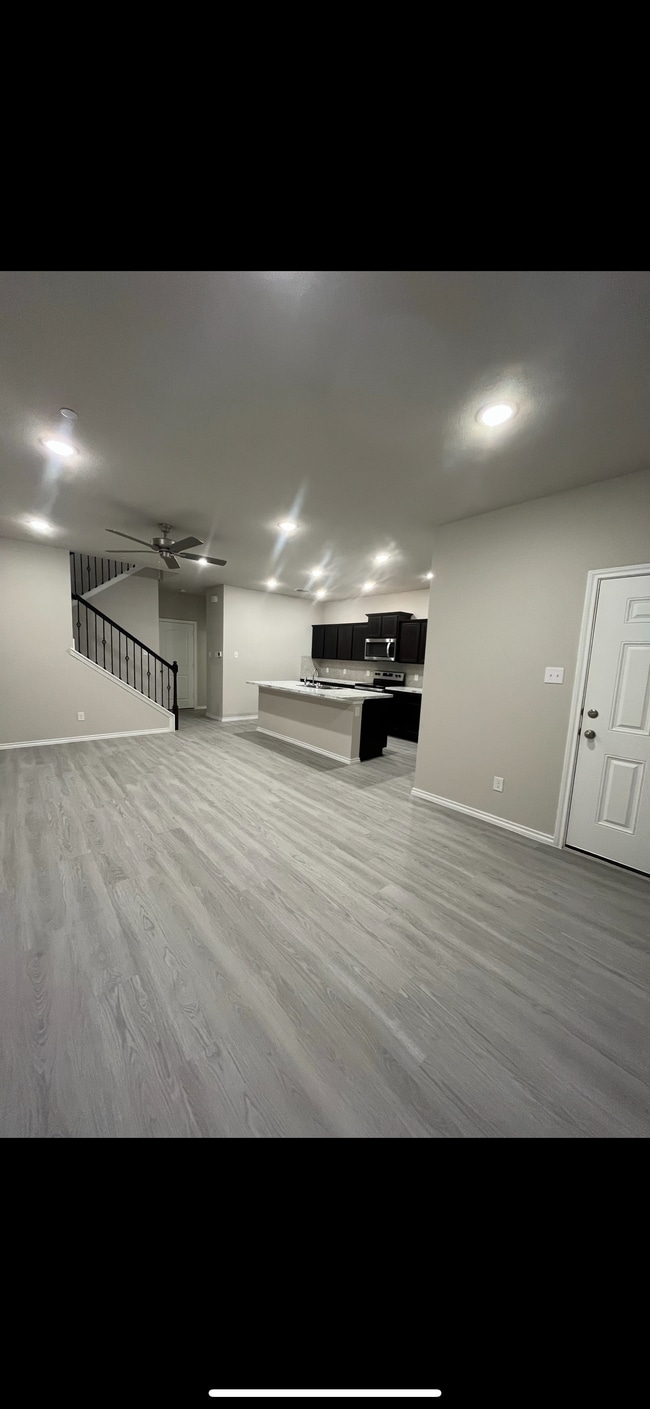 Building Photo - 2312 Davenport Dr