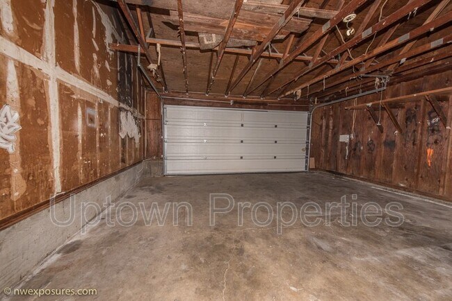 Building Photo - 8150 SW Thorn St