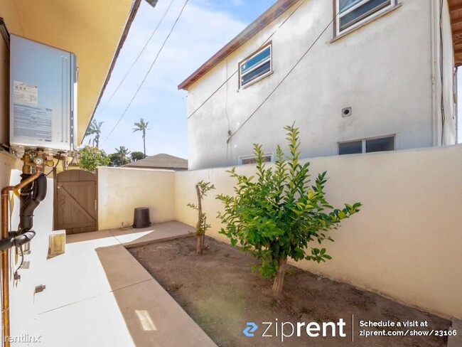 Building Photo - 1 br, 1 bath Triplex - 425 East Hermosa St...