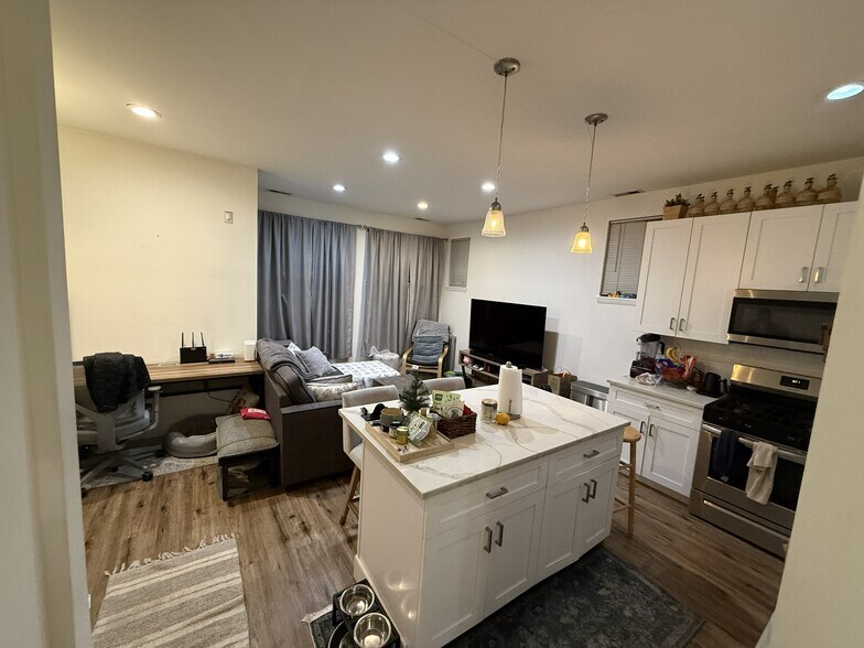 Kitchen-Living Room - 1845 N Marshfield Ave