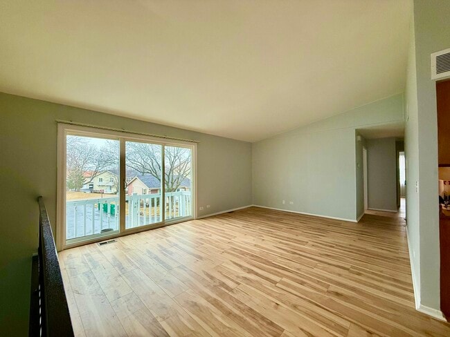 Building Photo - 330 Hampton Ct