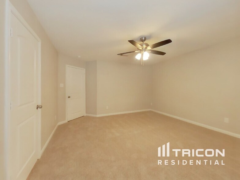 Building Photo - 23020 Shakespeare Dr