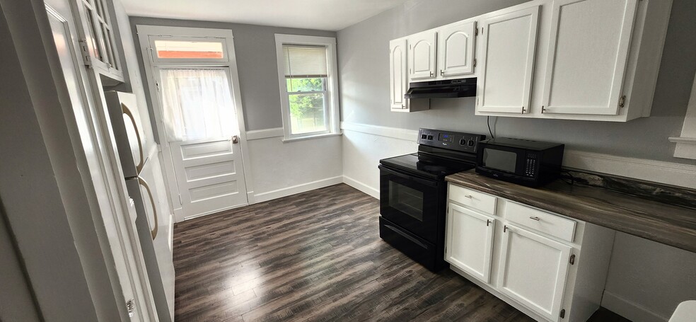 Building Photo - 5842 Goener Ave