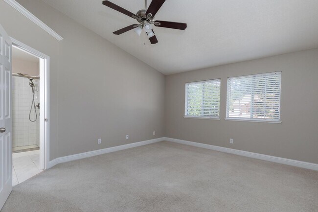 Building Photo - 953 E Buckhill Rd