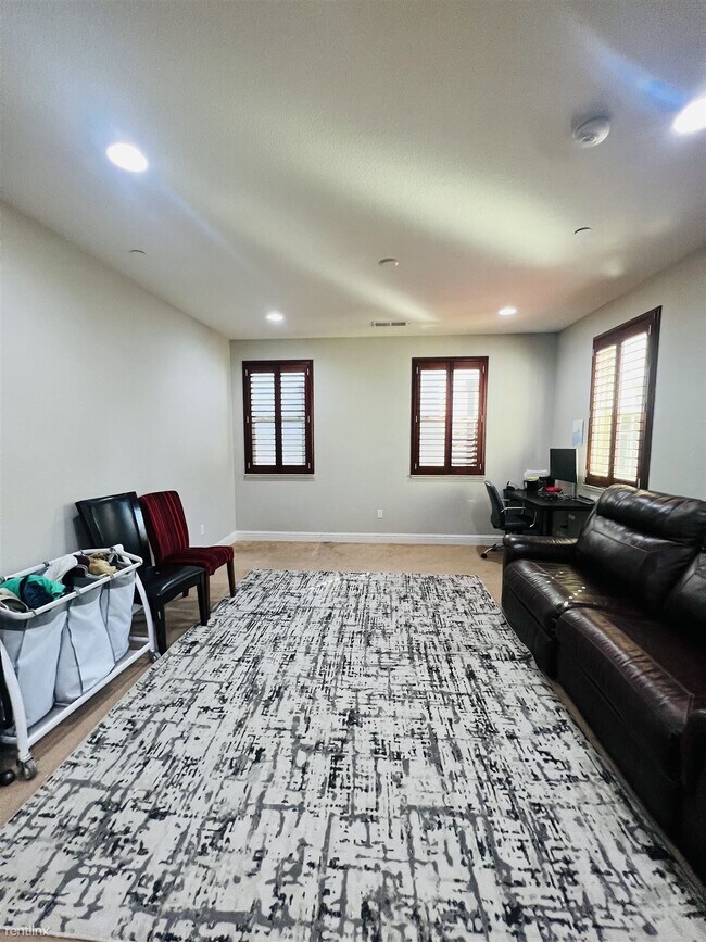 Building Photo - 4 br, 3 bath House - 3084 Vittoria Loop