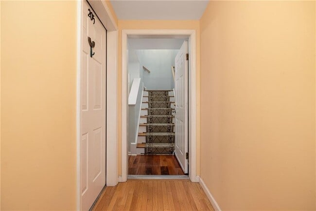 Building Photo - 231 Maple Ave