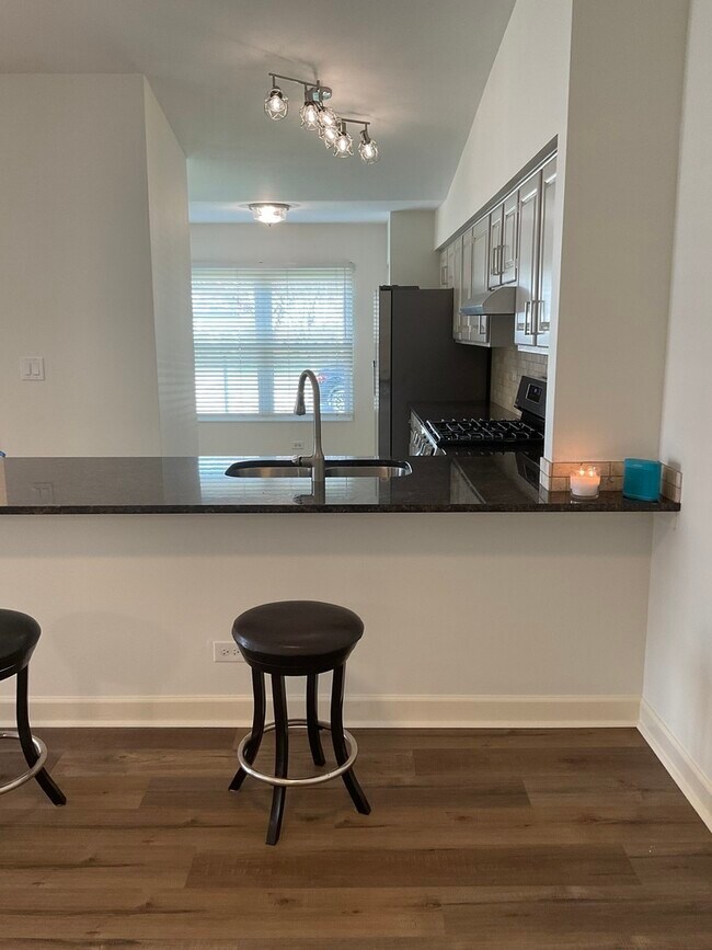 Building Photo - 1830 Shetland Rd