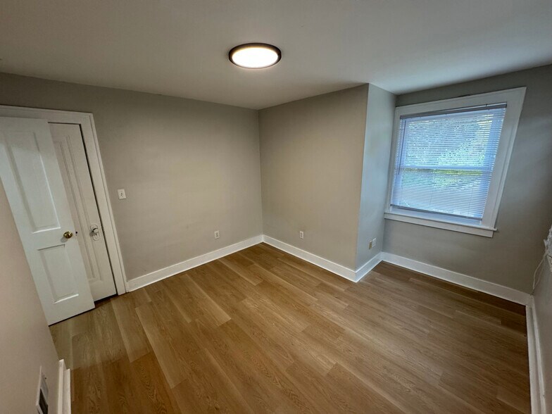 Bedroom 1 - 260 Spencer St