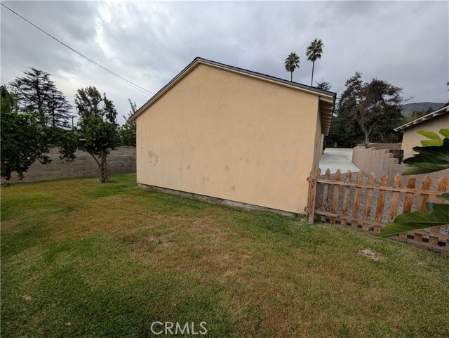Building Photo - 1108 E Altadena Dr