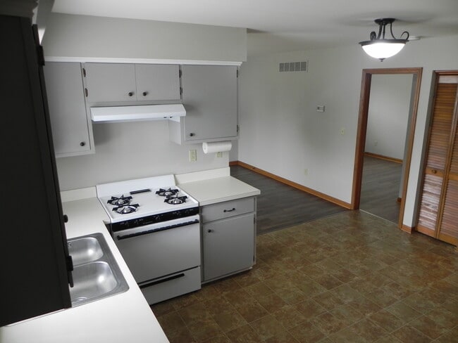 Building Photo - 1353 Lakeview Ave