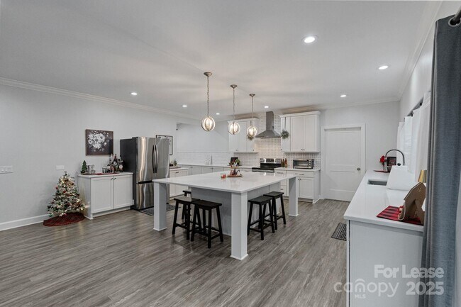 Building Photo - 122 Rutan Ct