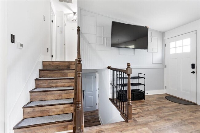 Building Photo - 6940 Cainwood Dr