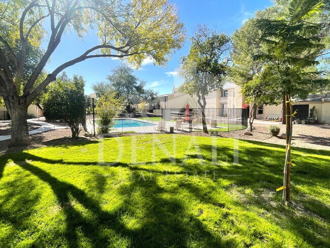 Building Photo - 3750 N Country Club Rd