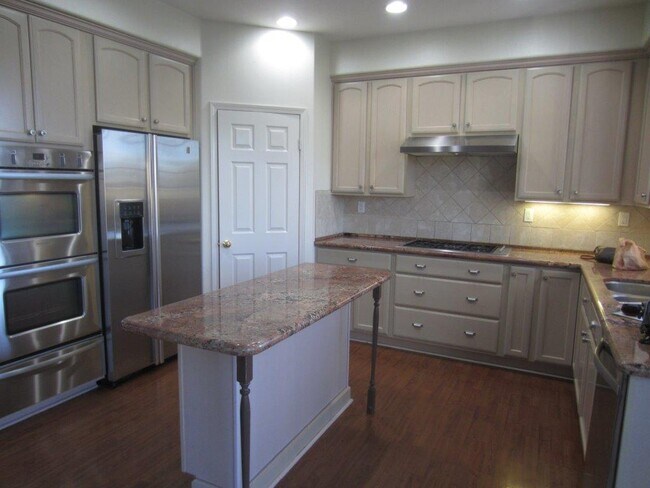 Building Photo - 3475 High Point Pl