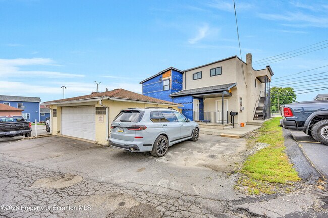 Building Photo - 111 S Blakely St