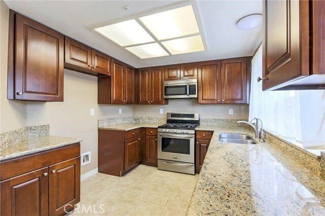 Building Photo - 820 N Justin Pl