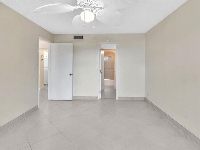 Building Photo - 1421 S Ocean Blvd
