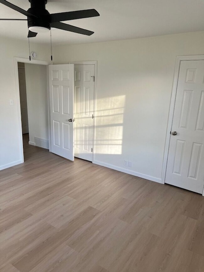 Building Photo - 1705 Campbell-House