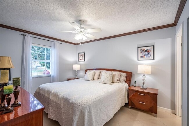 Building Photo - 622 Waterside Dr