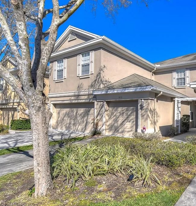 Building Photo - 9818 Fan Palm Way