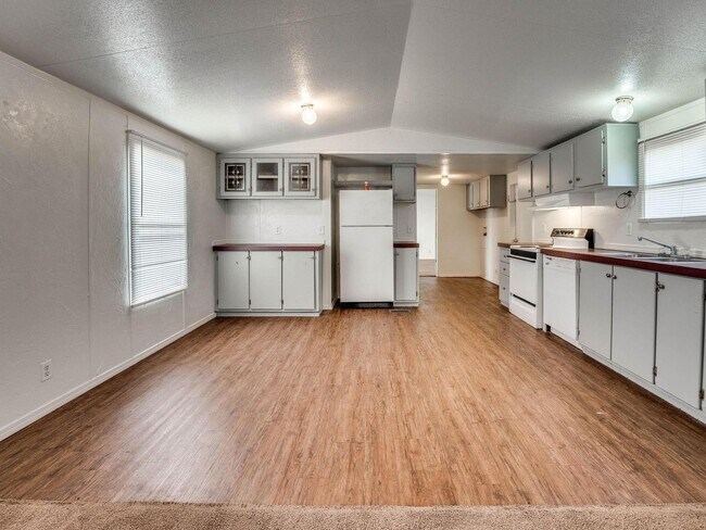 Building Photo - 3bed/2bath Mobile Home on 1.2 Acres Available in Noble!