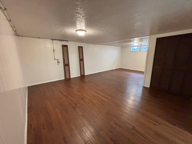 Building Photo - 7912 N Dwight Ave