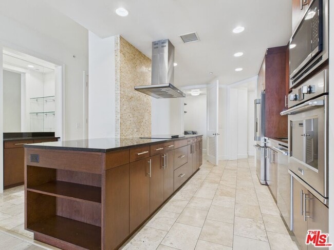 Building Photo - 10700 Wilshire Blvd