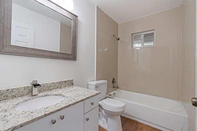 Building Photo - 2 bedroom in North Miami FL 33150