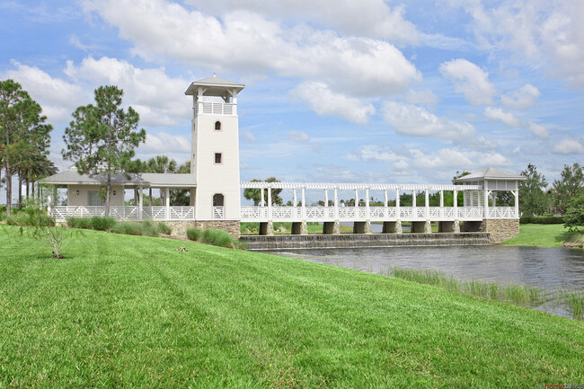 Building Photo - 12898 SW Lake Fern Cir