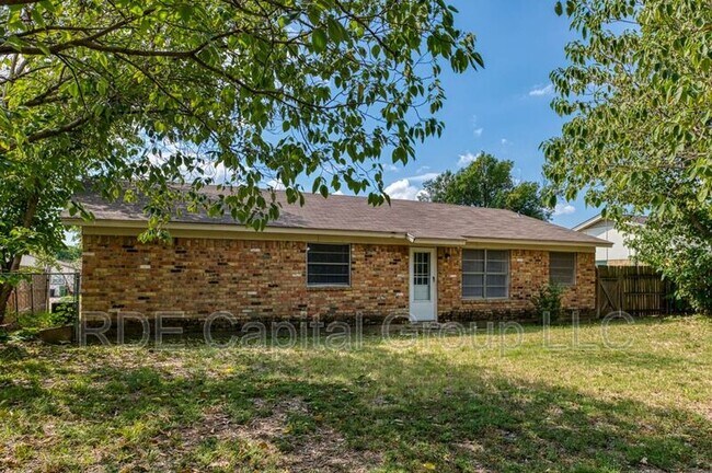 Building Photo - 8013 Emerald Hills Way