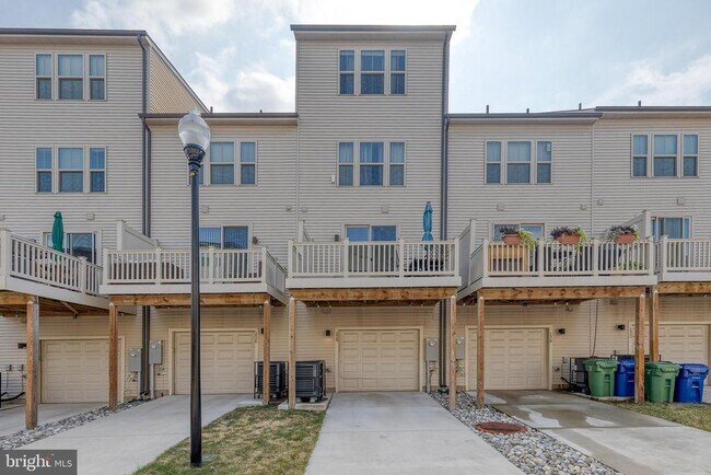 Building Photo - 228 S Newkirk St