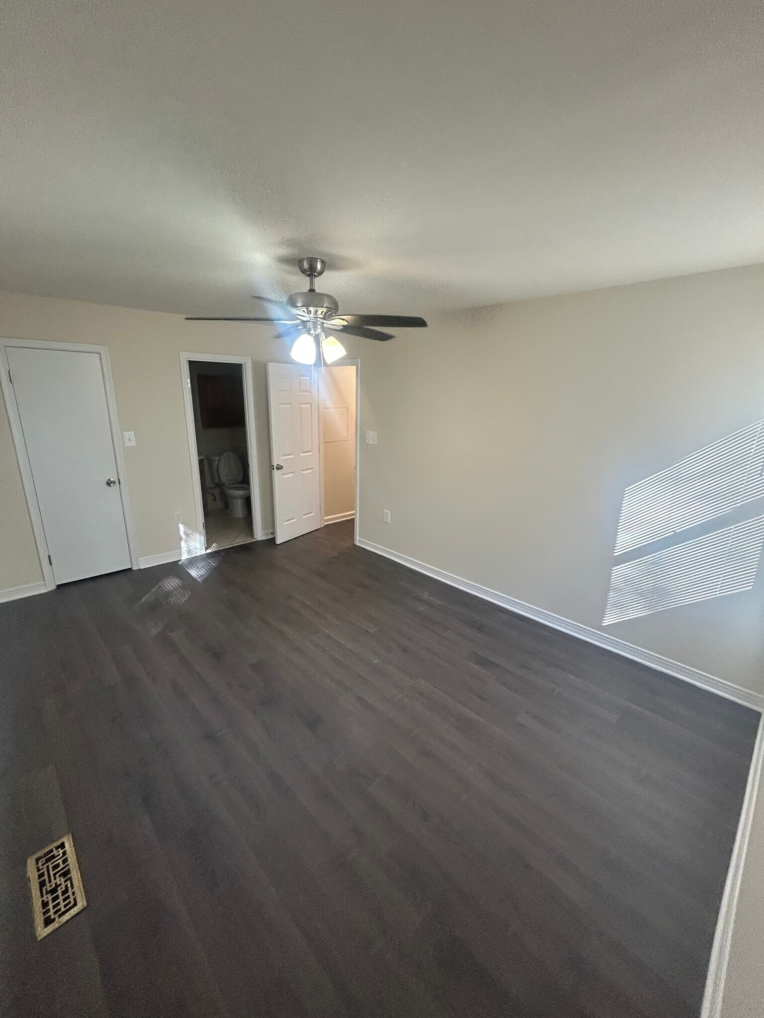 Building Photo - 307 Bentwood Dr