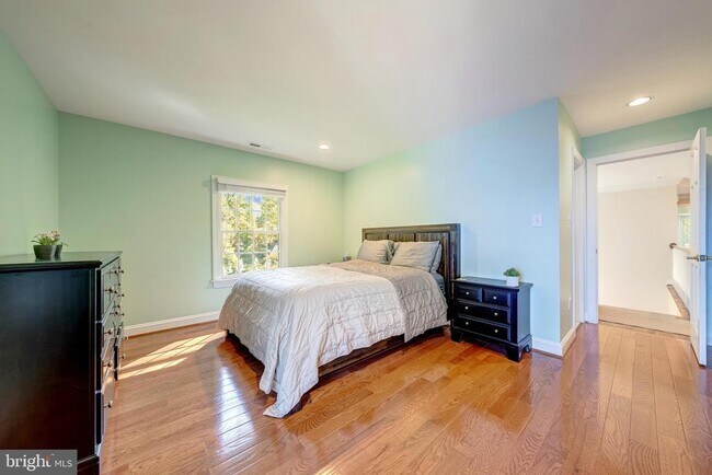 Building Photo - 1854 Valley Wood Rd