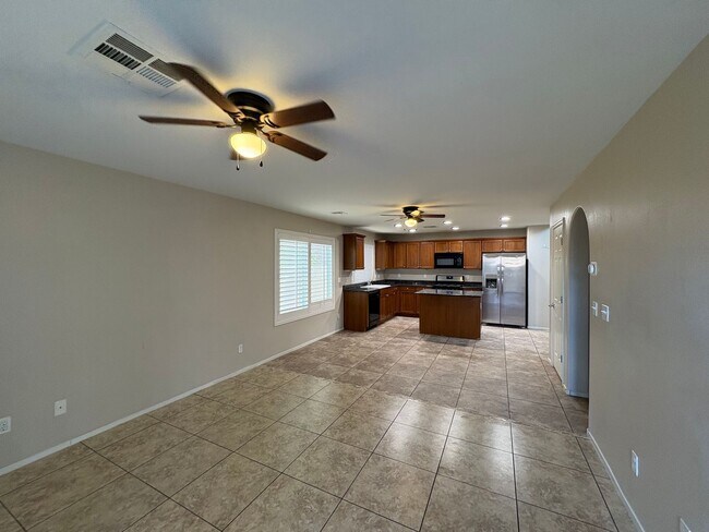 Building Photo - Beautiful 4 Bedroom Home in Mountains Edge!