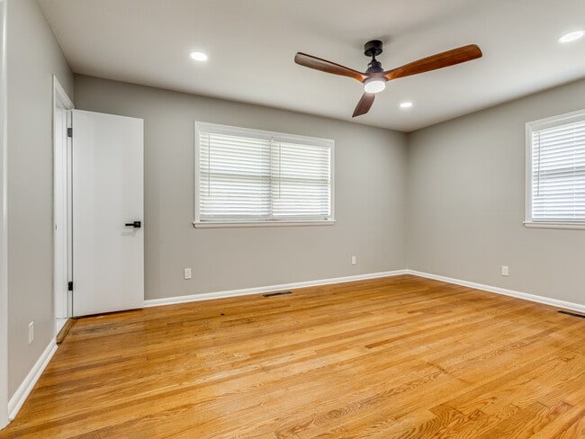 Building Photo - 4967 Princeton Dr