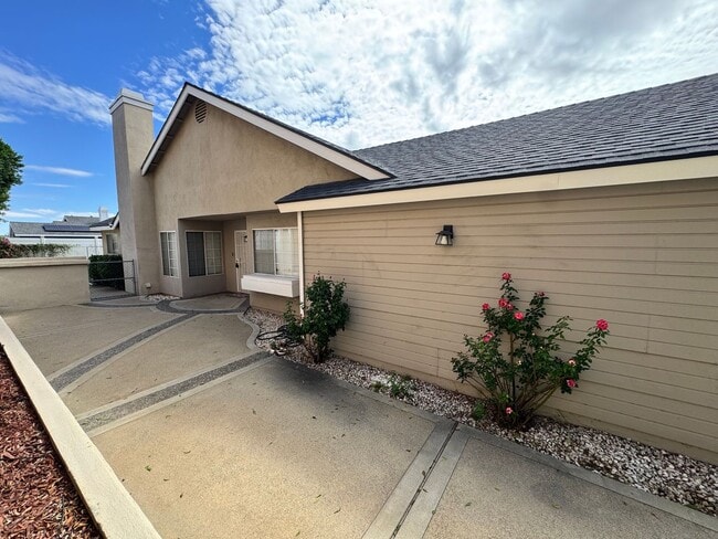 Building Photo - 3-Bedroom Moreno Valley Home – High Ceilin...