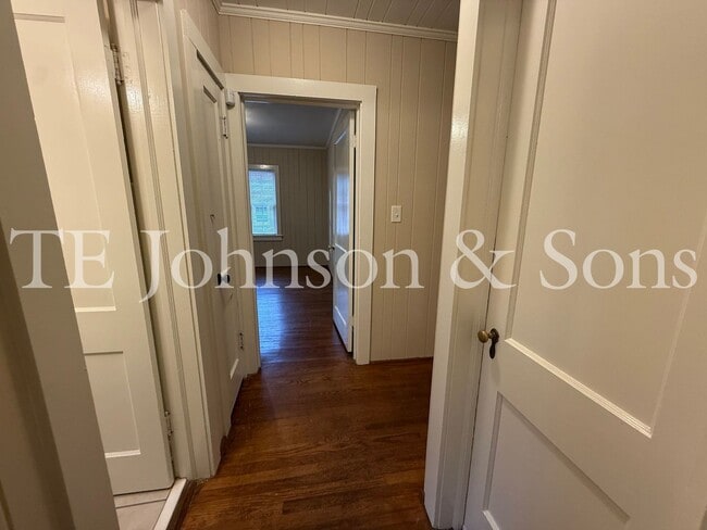 Building Photo - Charming Home with Character and Modern Comfort