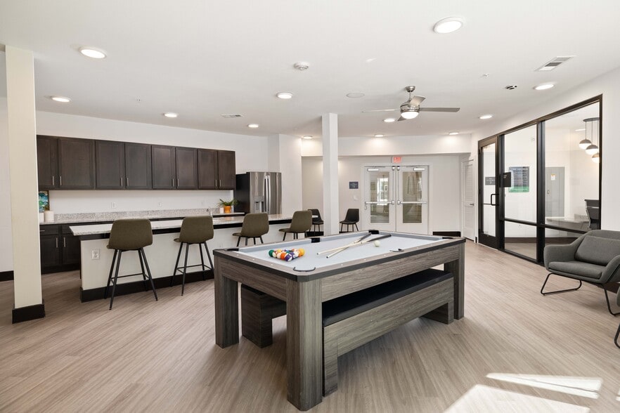 Building Photo - Henderson on Reinli