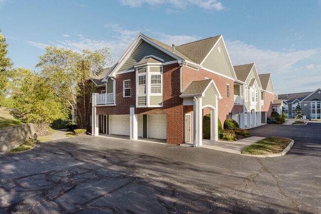 Building Photo - Wonderful 2 bedroom 2 bath Condo End Unit ...