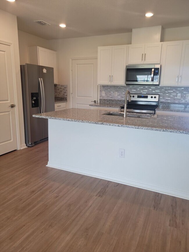 Building Photo - Brand New 3 bed 2.5 bath in beautiful Mirabella neighborhood in Davenport