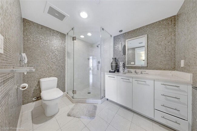 Building Photo - 6801 Collins Ave
