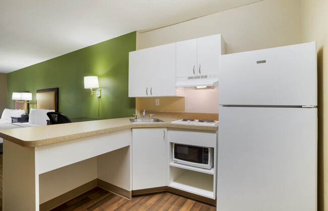 Building Photo - Furnished Studio-Columbia - Columbia 100 P...